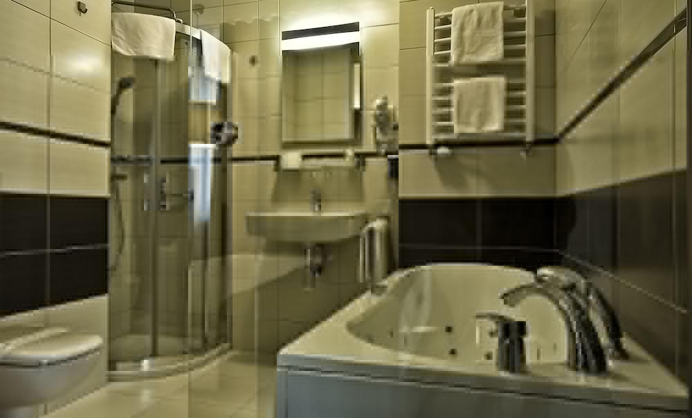 B&B Hotel Piotrków Trybunalski Εξωτερικό φωτογραφία